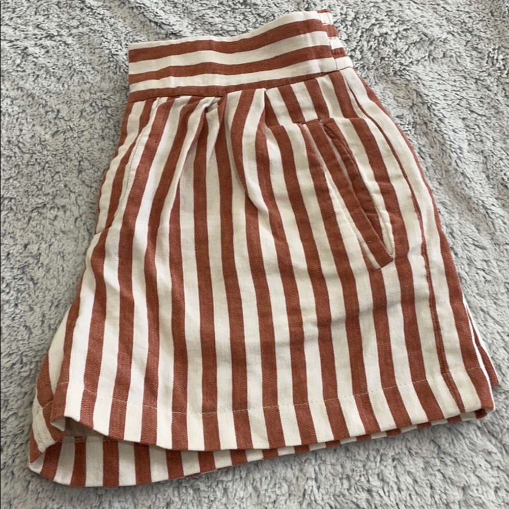⭐️Zara Woman sz xs rust white stripe shorts